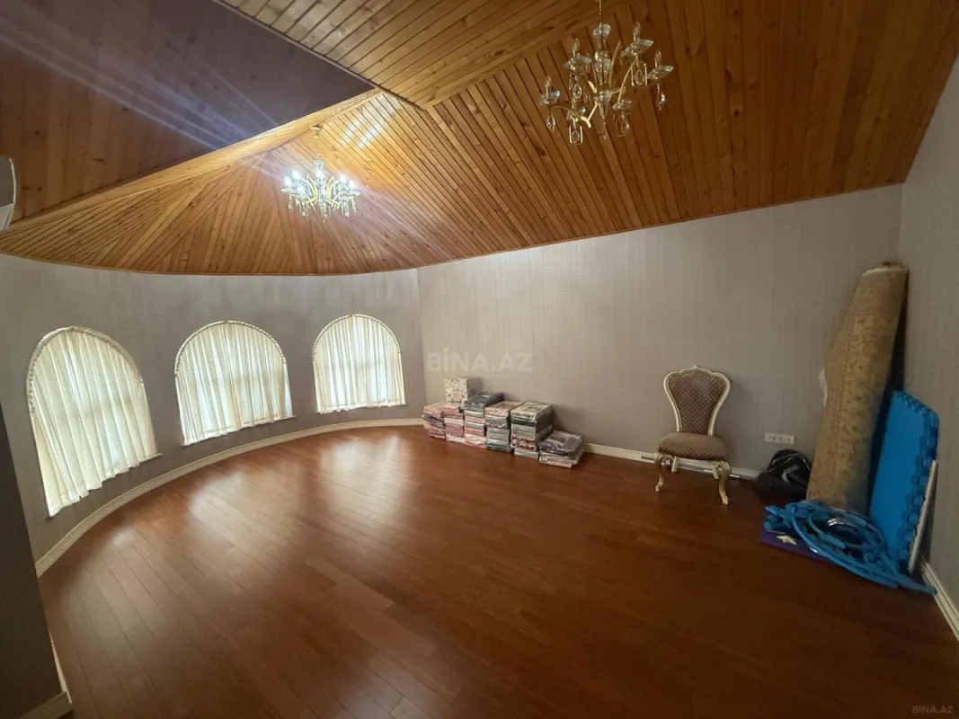 Satılır 9 otaqlı həyət evi 650 m²