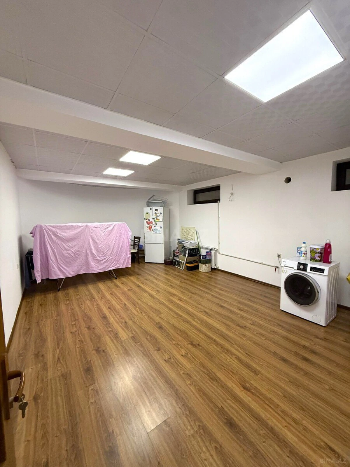 Satılır 9 otaqlı həyət evi 650 m²