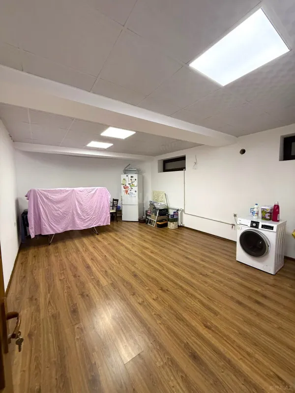 Satılır 9 otaqlı həyət evi 650 m²