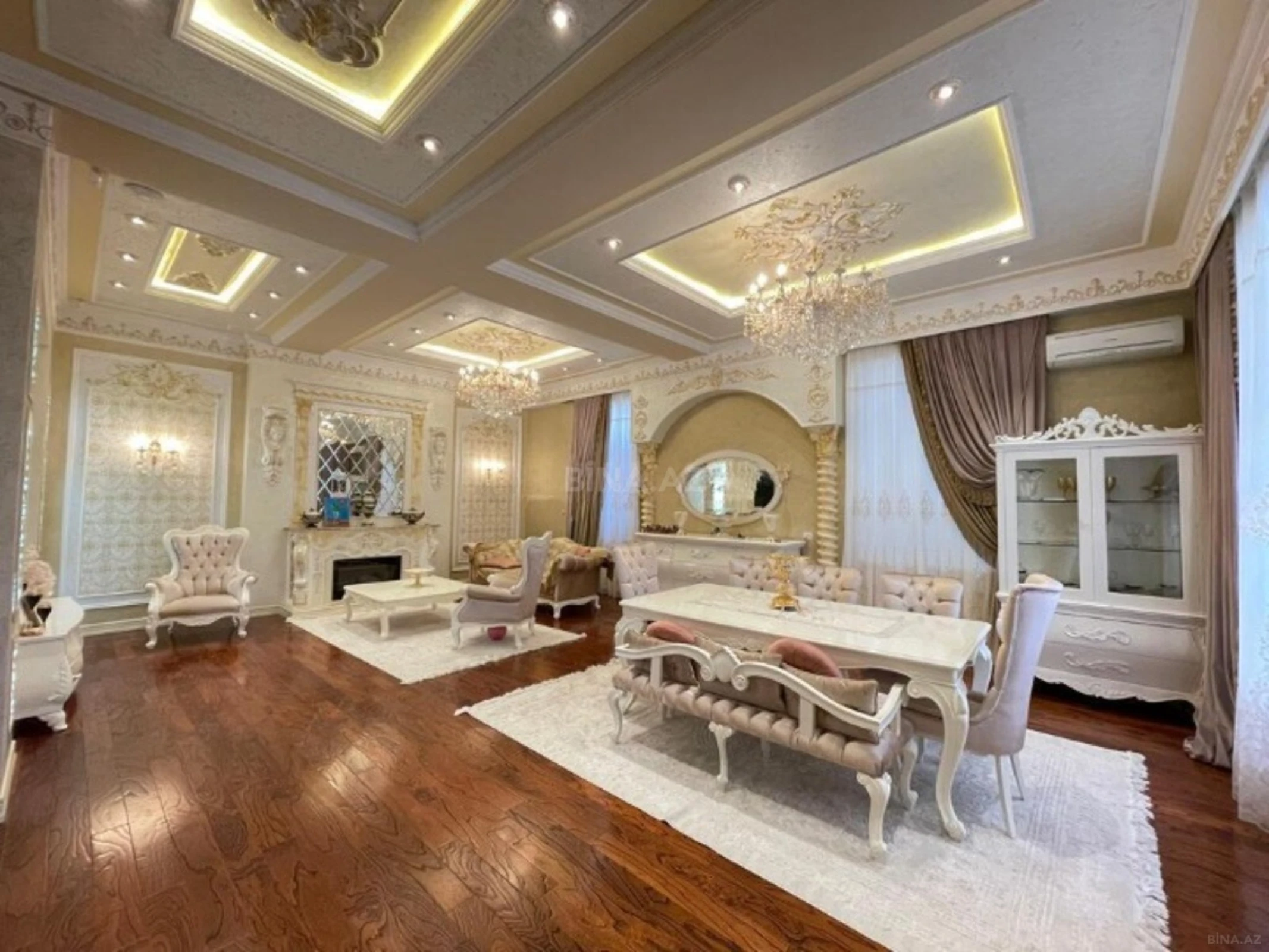 Satılır 9 otaqlı həyət evi 650 m²