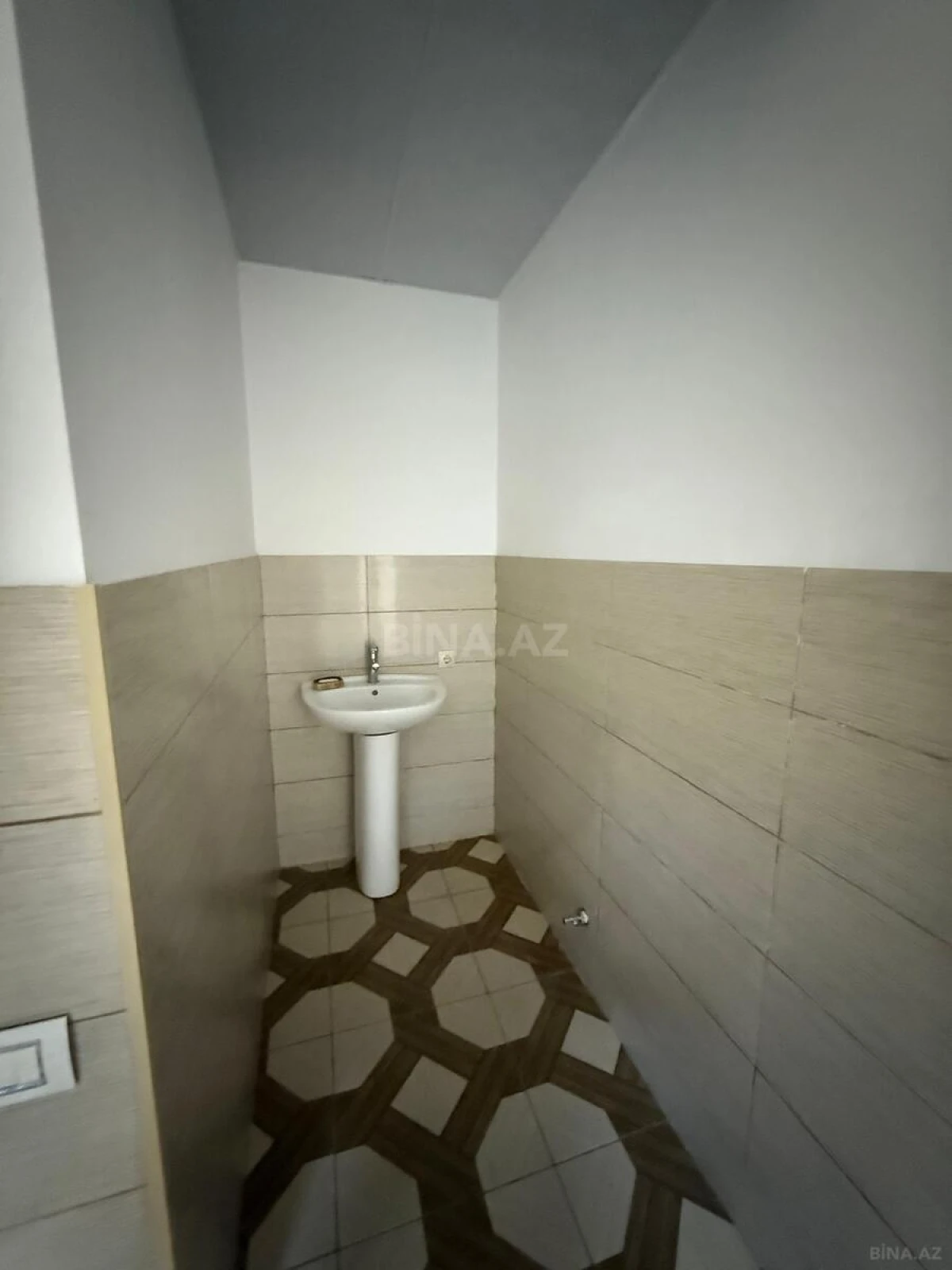 Satılır 9 otaqlı həyət evi 650 m²