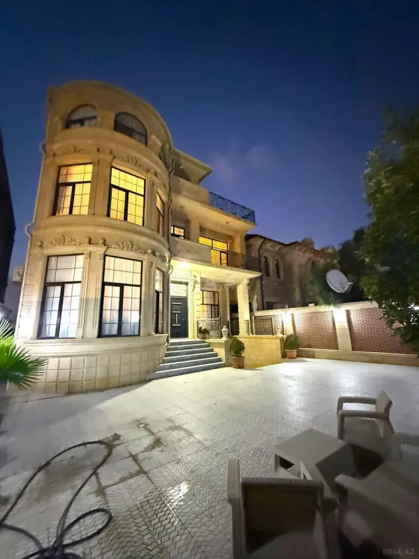 Satılır 9 otaqlı həyət evi 650 m²