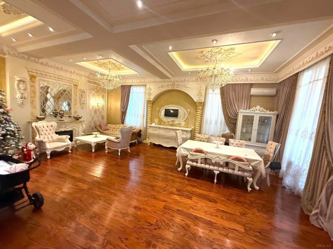 Satılır 9 otaqlı həyət evi 650 m²