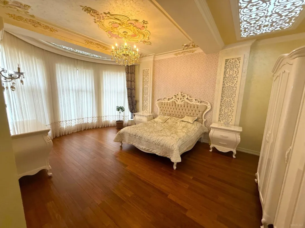 Satılır 9 otaqlı həyət evi 650 m²