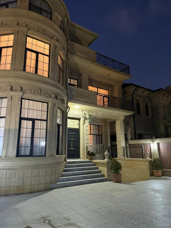 Satılır 9 otaqlı həyət evi 650 m²