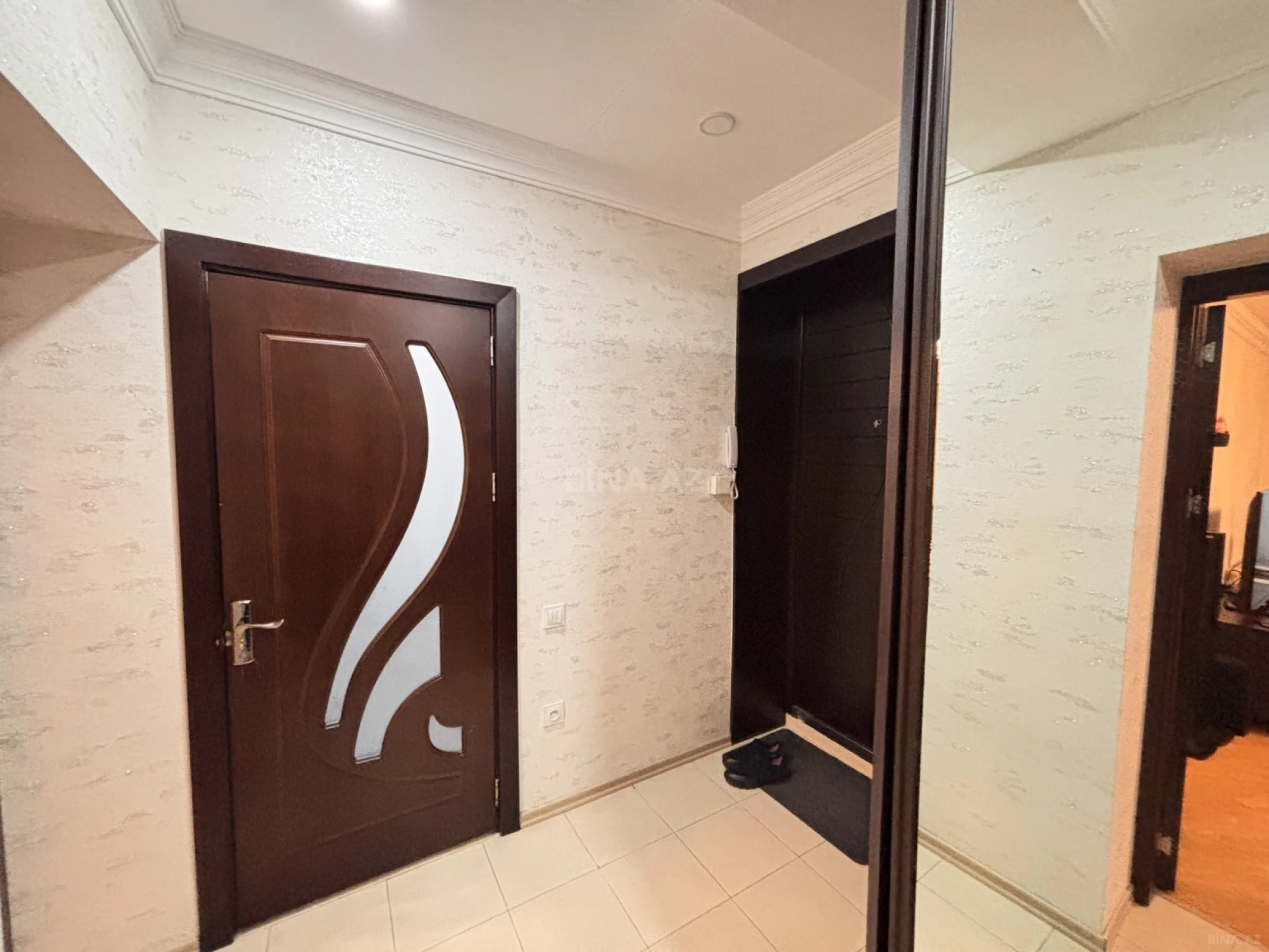 Kirayə verilir 2 otaqlı mənzil 75 m²