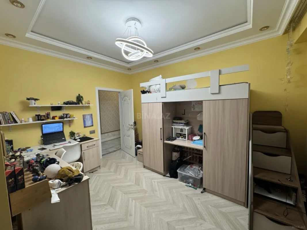 Satılır 4 otaqlı mənzil 158.7 m²