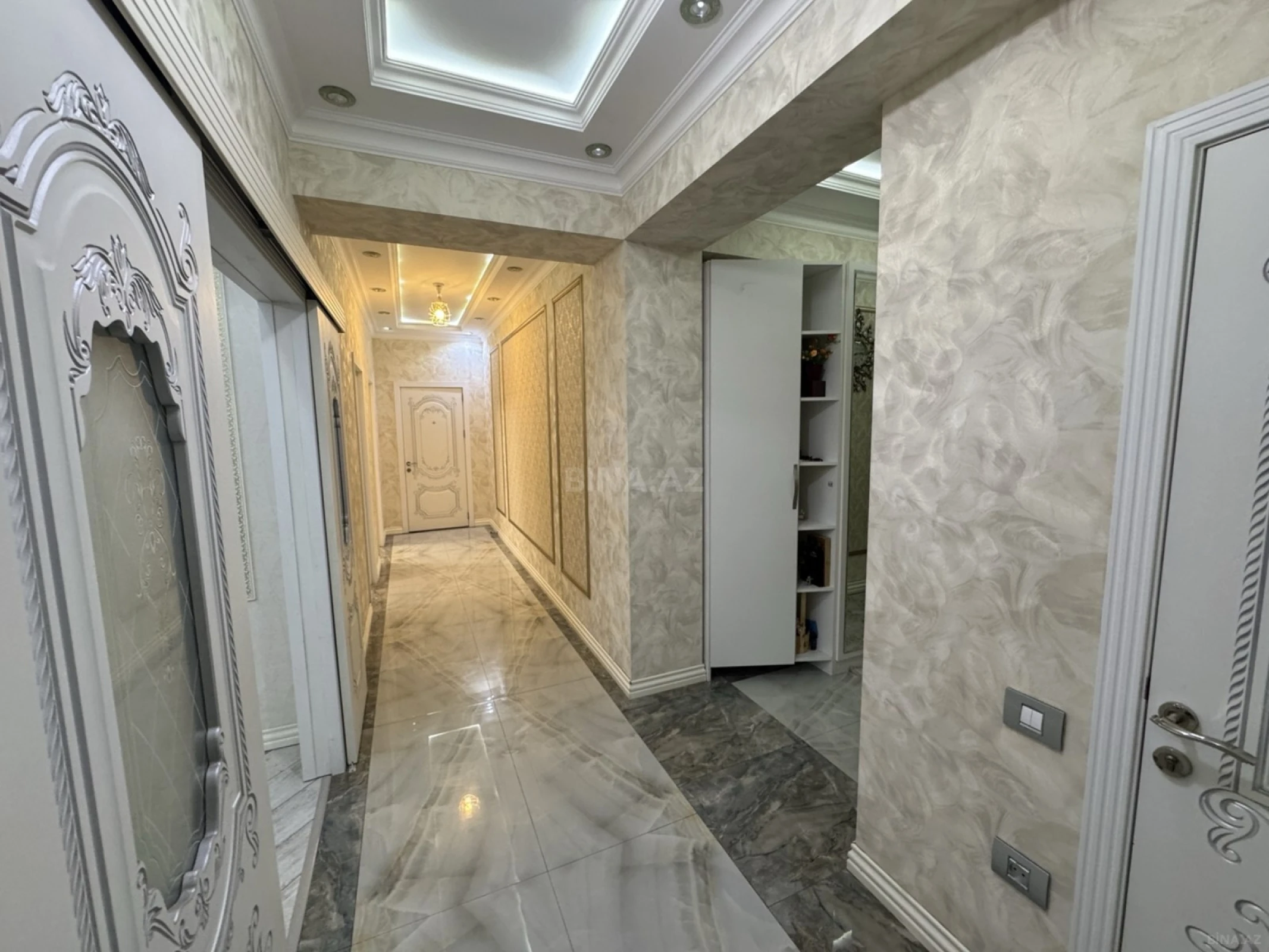 Satılır 4 otaqlı mənzil 158.7 m²