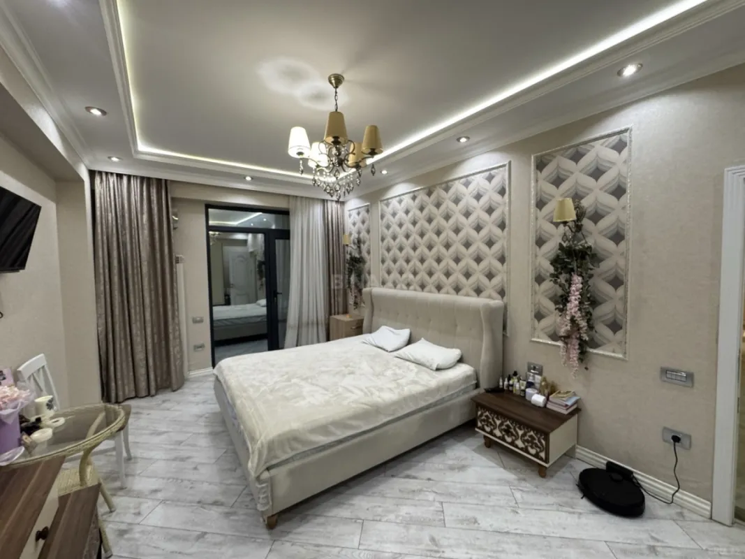 Satılır 4 otaqlı mənzil 158.7 m²