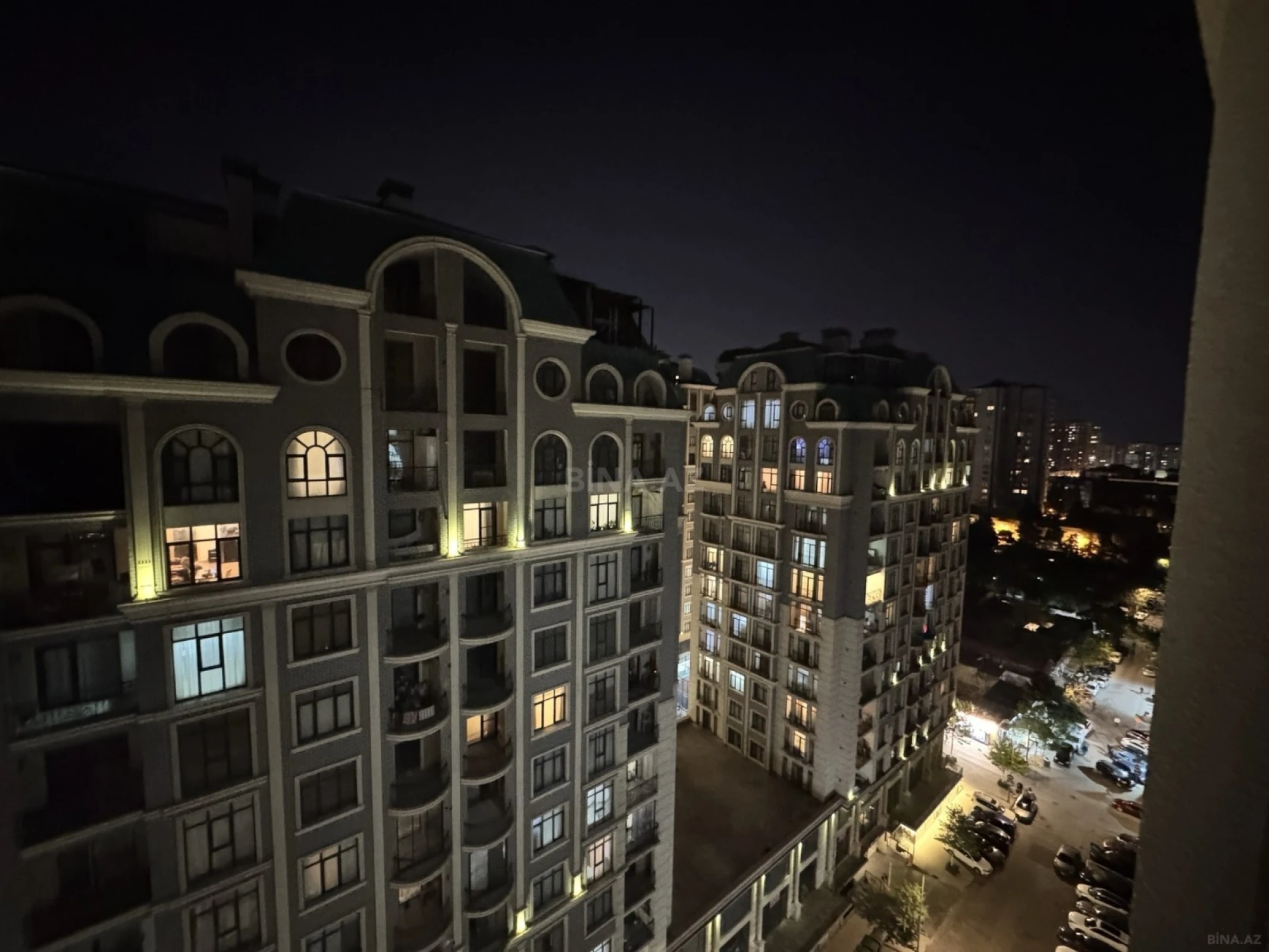 Satılır 4 otaqlı mənzil 158.7 m²