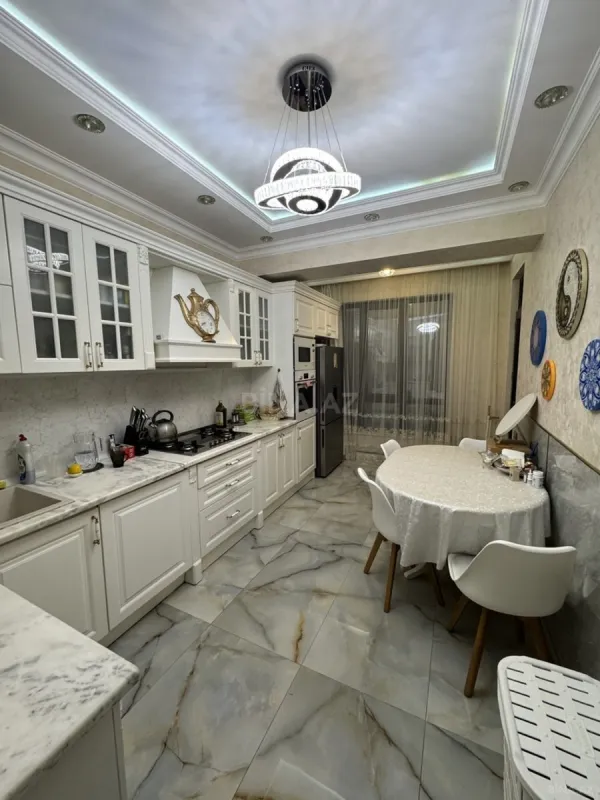 Satılır 4 otaqlı mənzil 158.7 m²