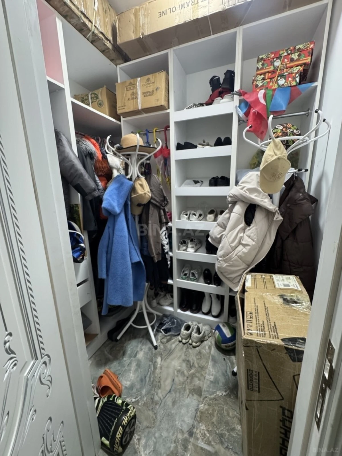 Satılır 4 otaqlı mənzil 158.7 m²