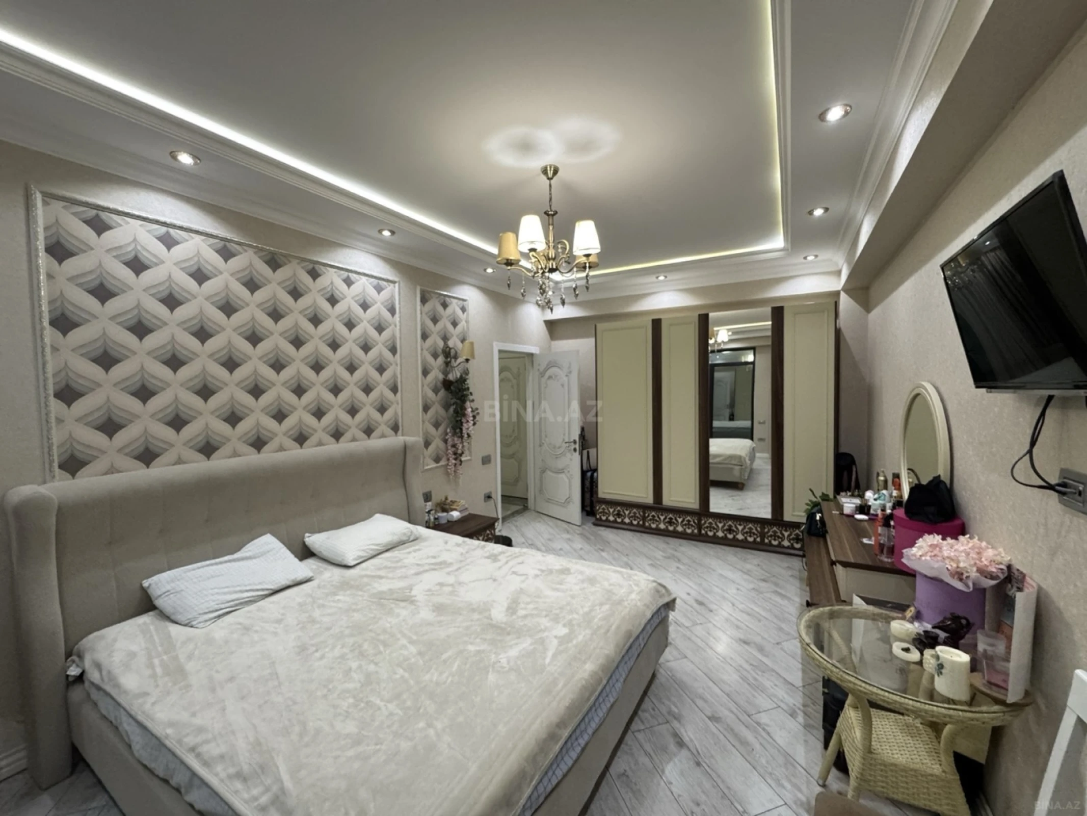 Satılır 4 otaqlı mənzil 158.7 m²