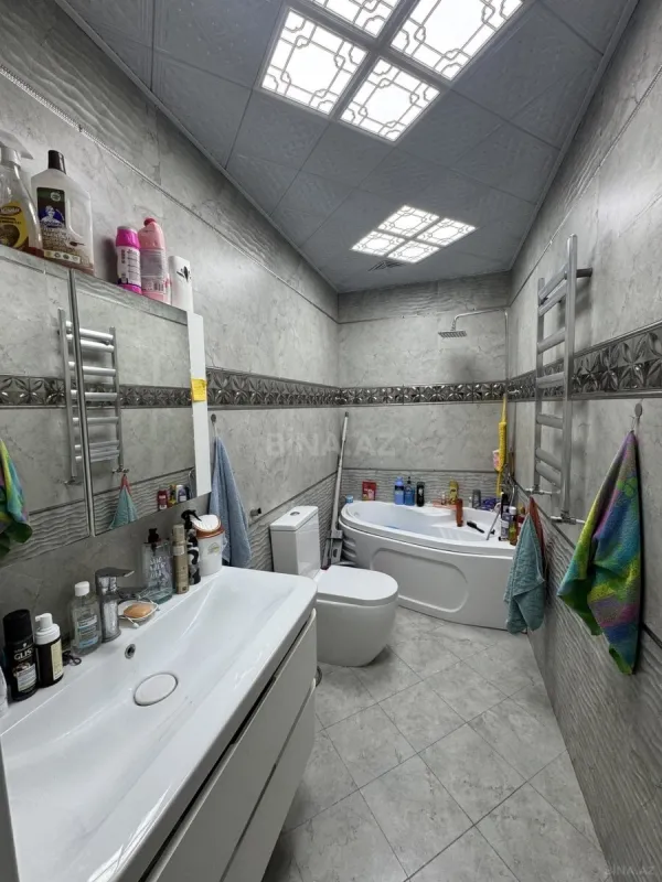 Satılır 4 otaqlı mənzil 158.7 m²