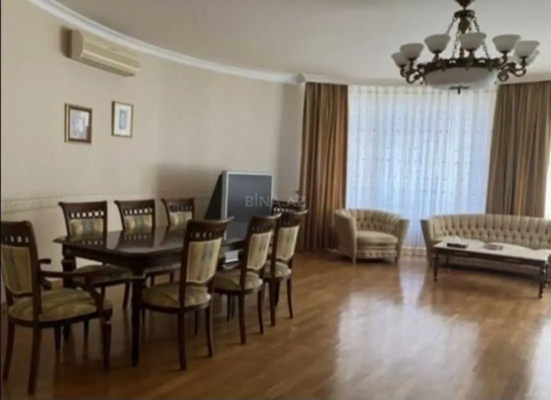 Satılır 5 otaqlı mənzil 230 m²