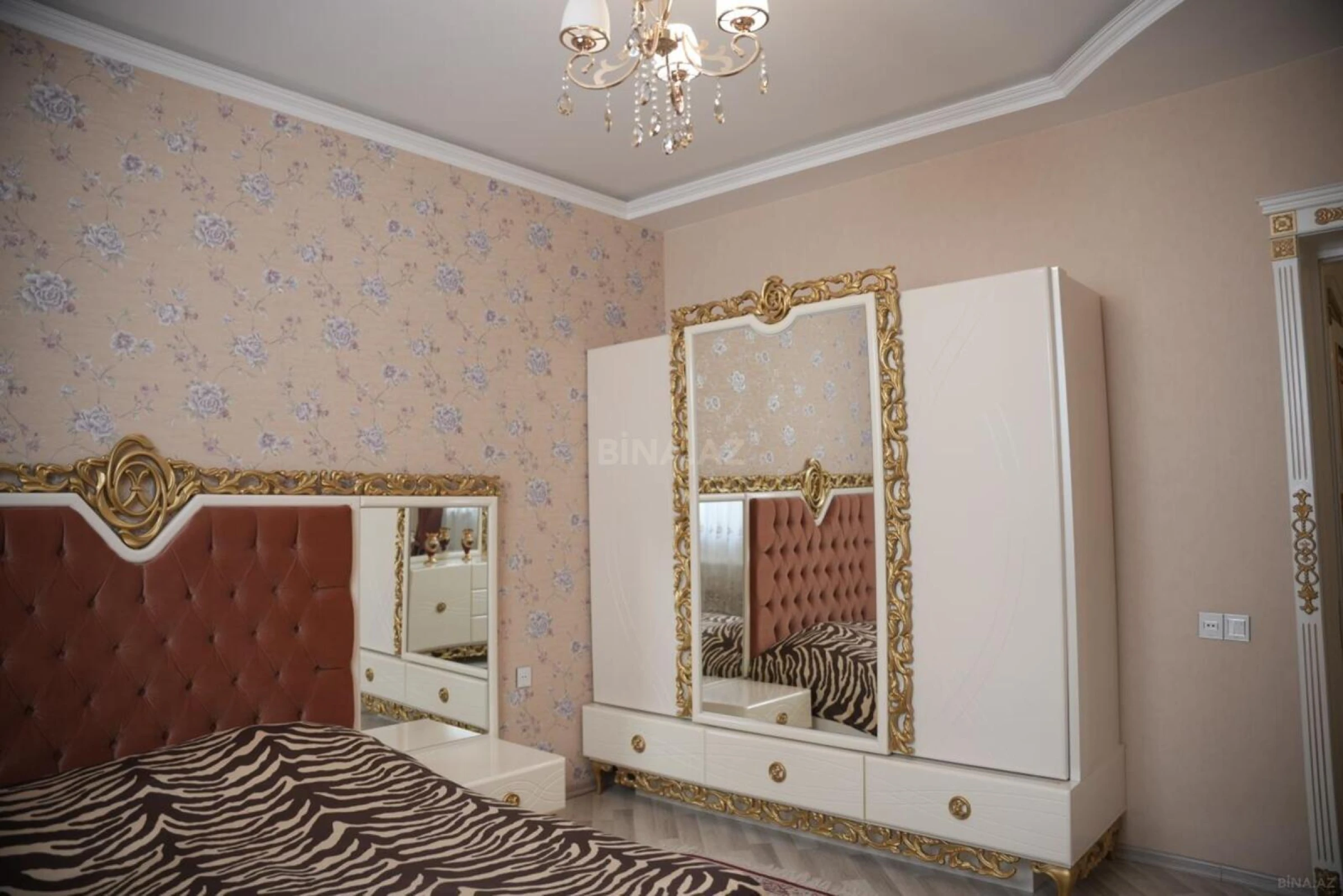 Satılır 7 otaqlı həyət evi 311 m²