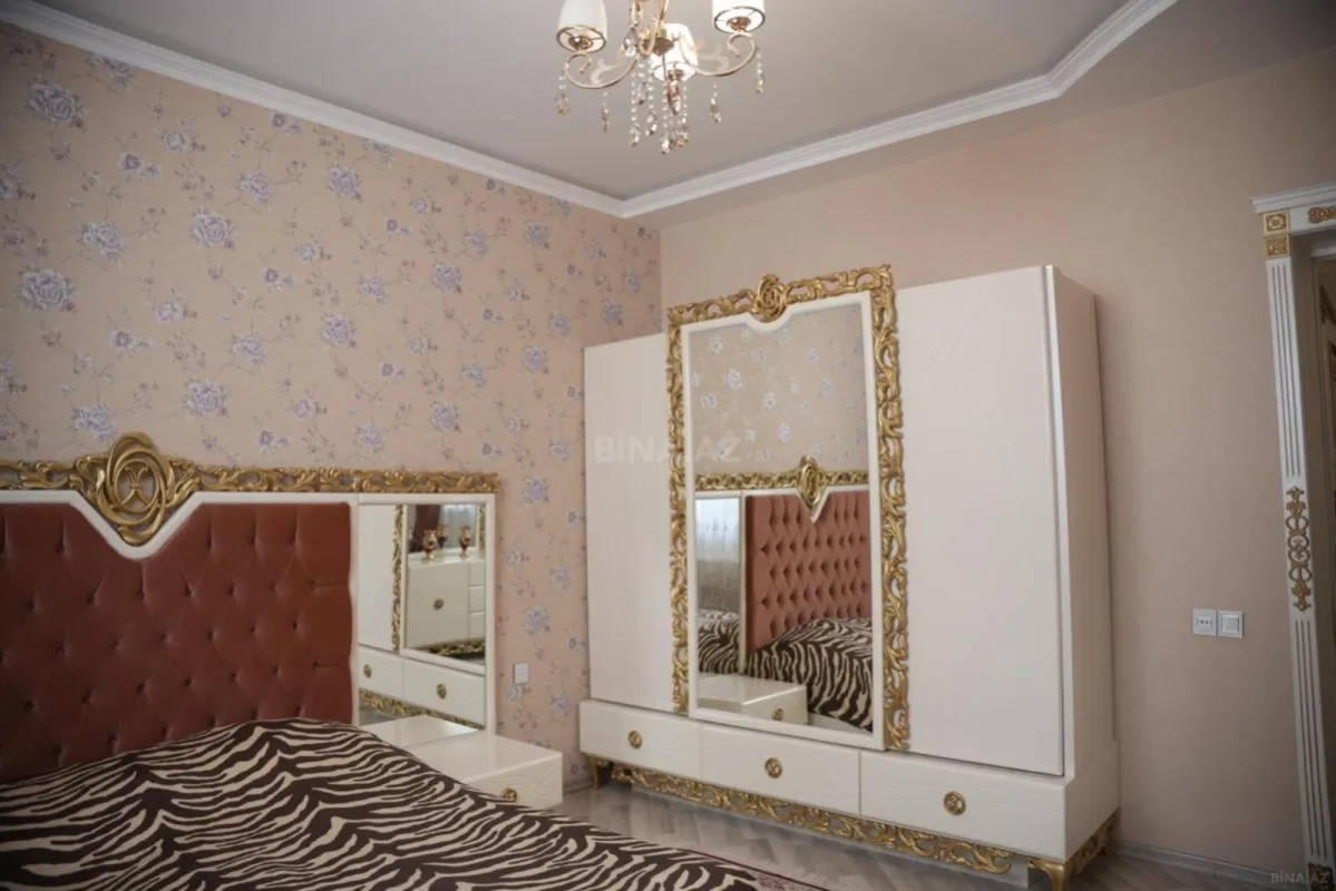 Satılır 7 otaqlı həyət evi 311 m²