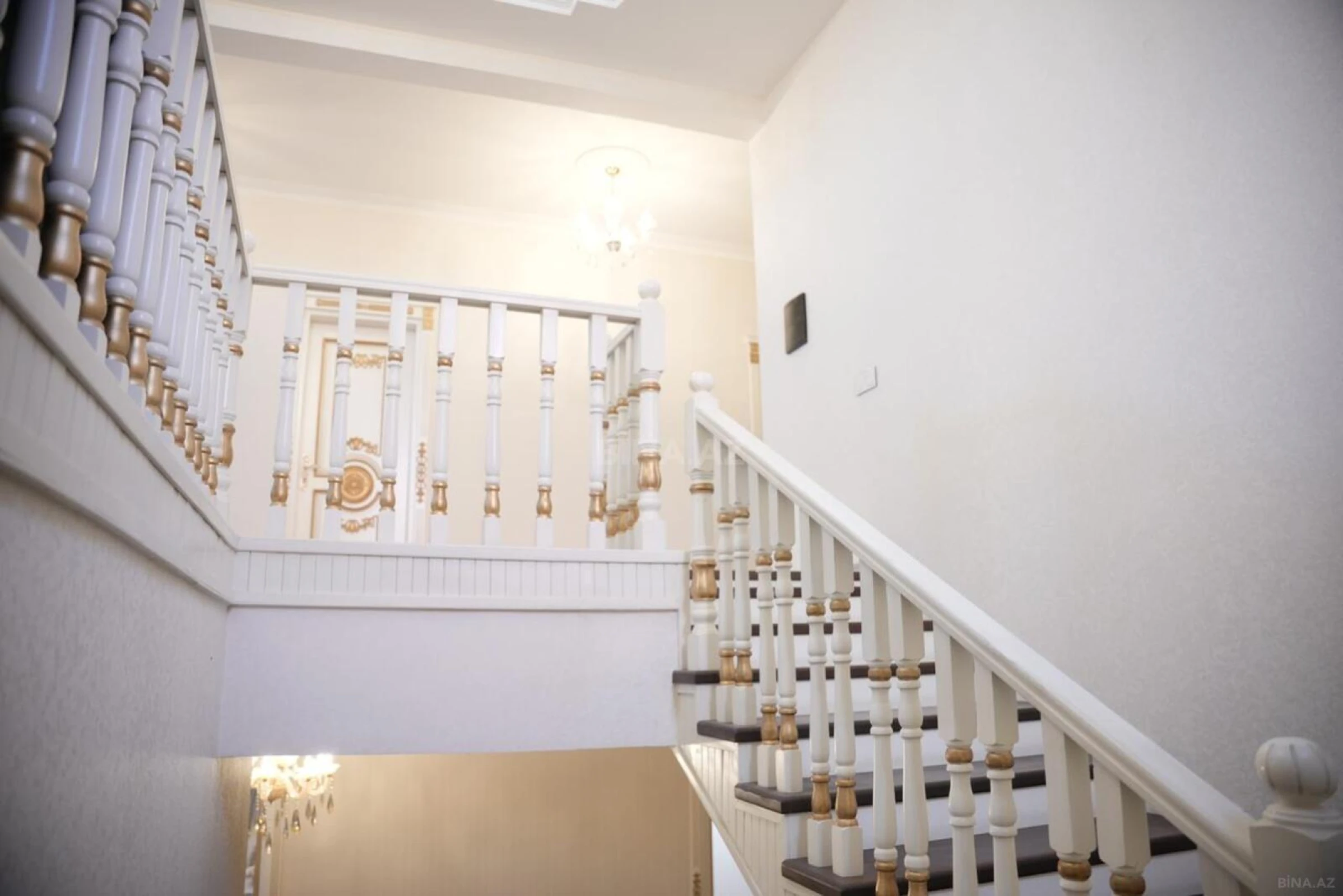 Satılır 7 otaqlı həyət evi 311 m²