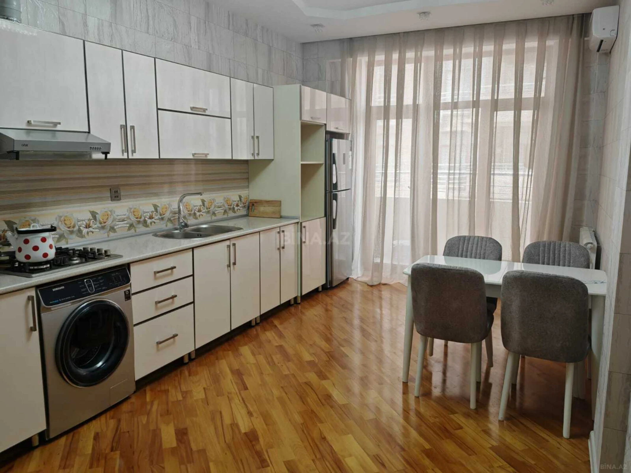 Kirayə verilir 3 otaqlı mənzil 160 m²