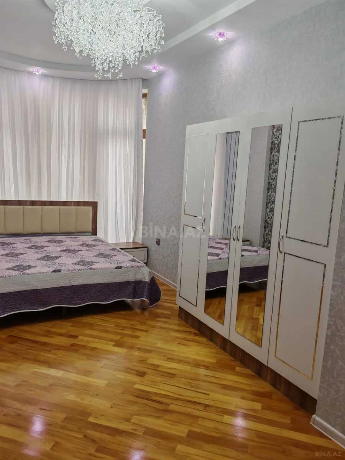 Kirayə verilir 3 otaqlı mənzil 160 m²