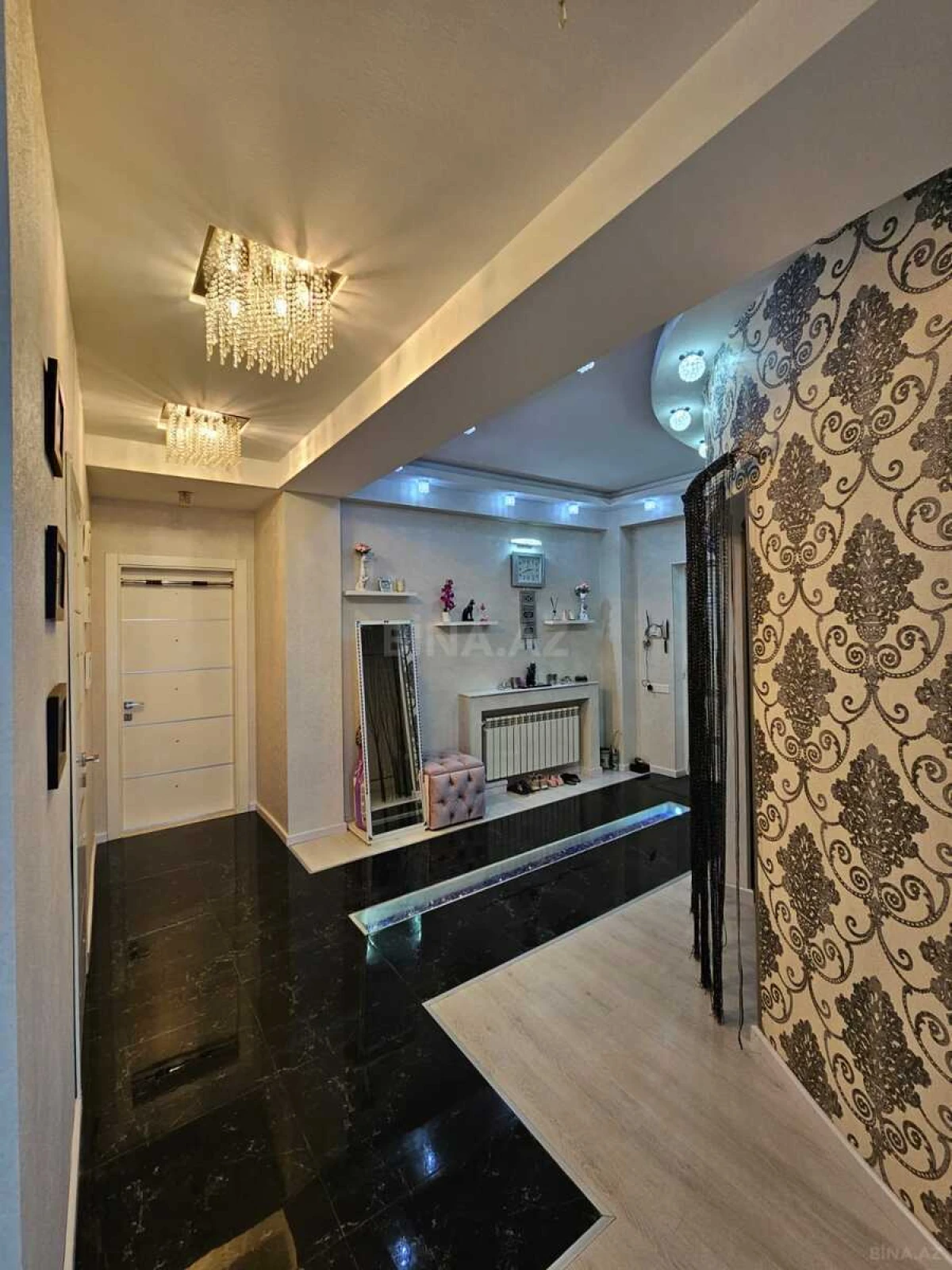 Kirayə verilir 2 otaqlı mənzil 105 m²