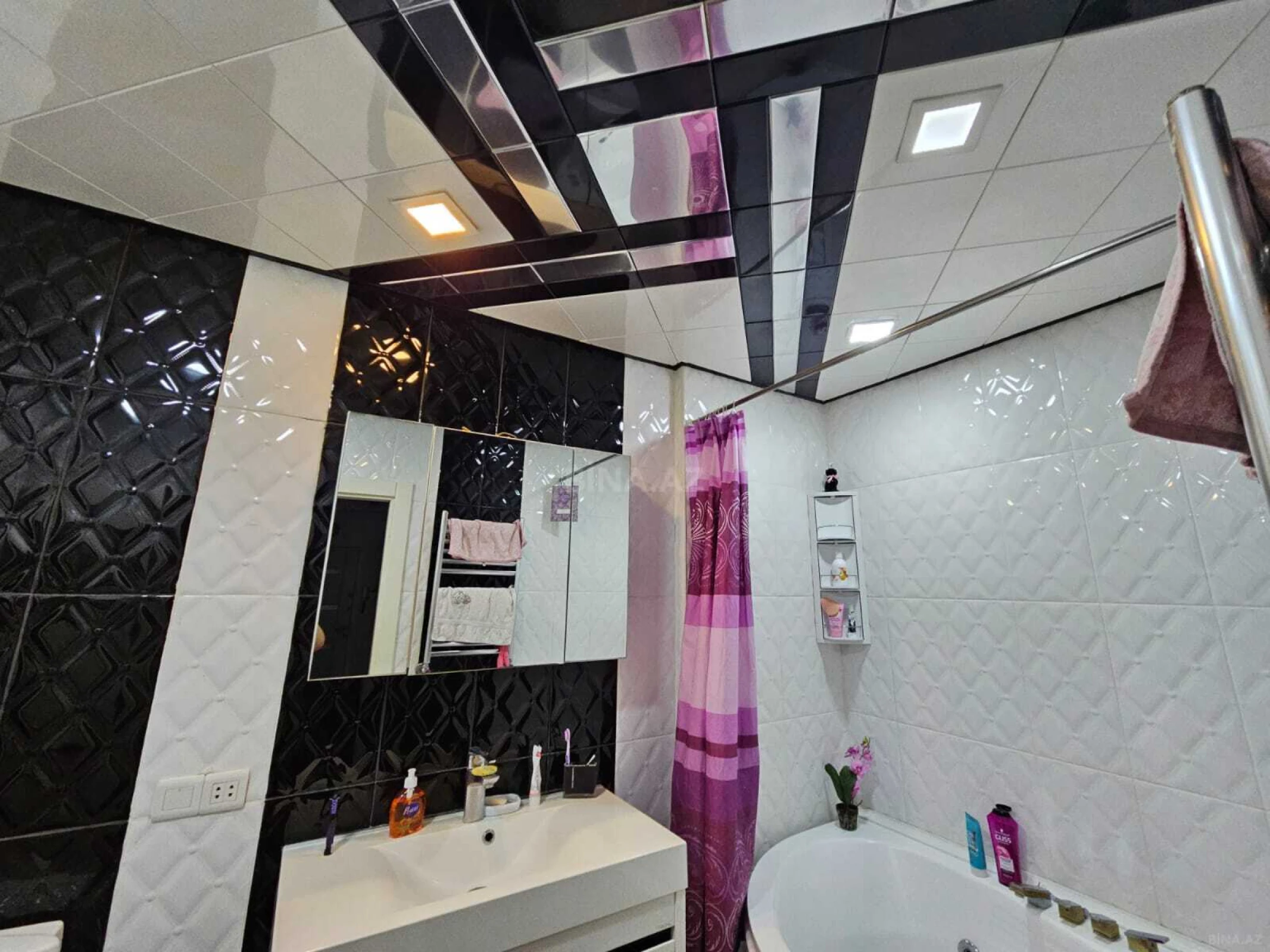 Kirayə verilir 2 otaqlı mənzil 105 m²