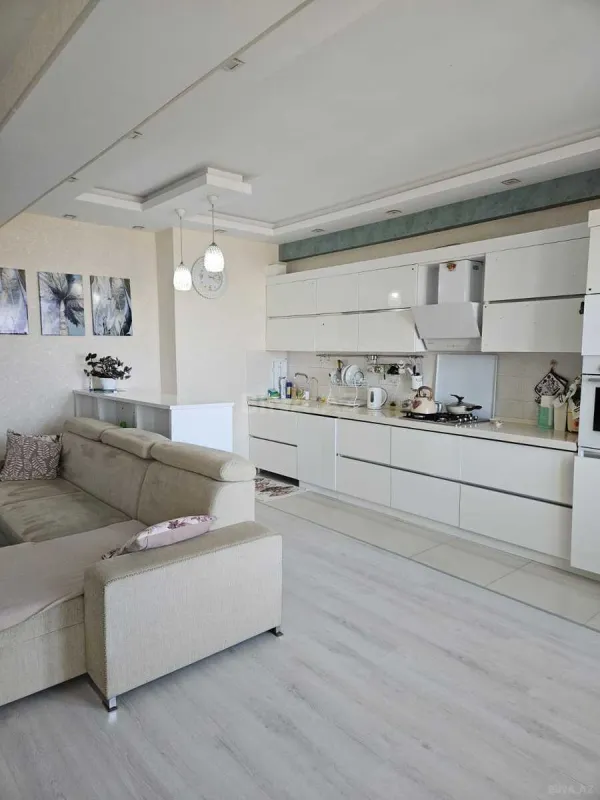 Kirayə verilir 2 otaqlı mənzil 105 m²