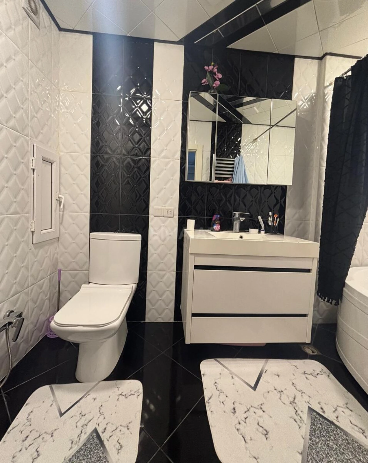 Kirayə verilir 2 otaqlı mənzil 105 m²