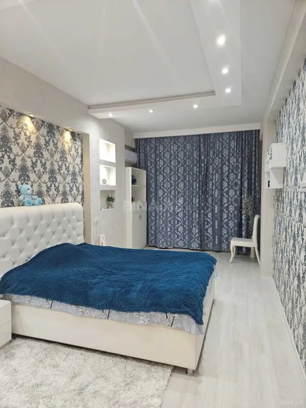 Kirayə verilir 2 otaqlı mənzil 105 m²
