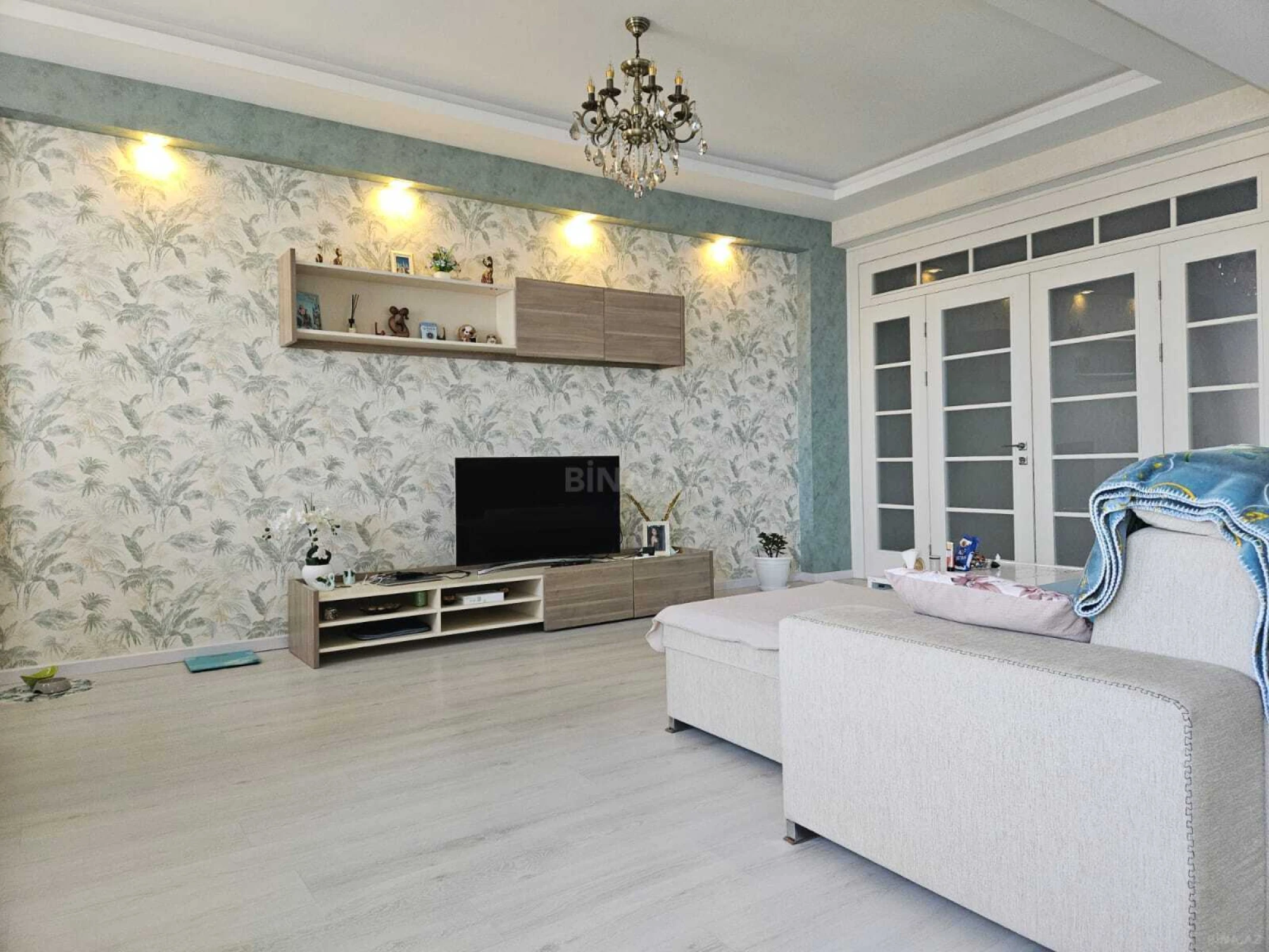 Kirayə verilir 2 otaqlı mənzil 105 m²