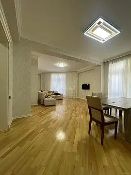 Kirayə verilir 3 otaqlı mənzil 155 m²