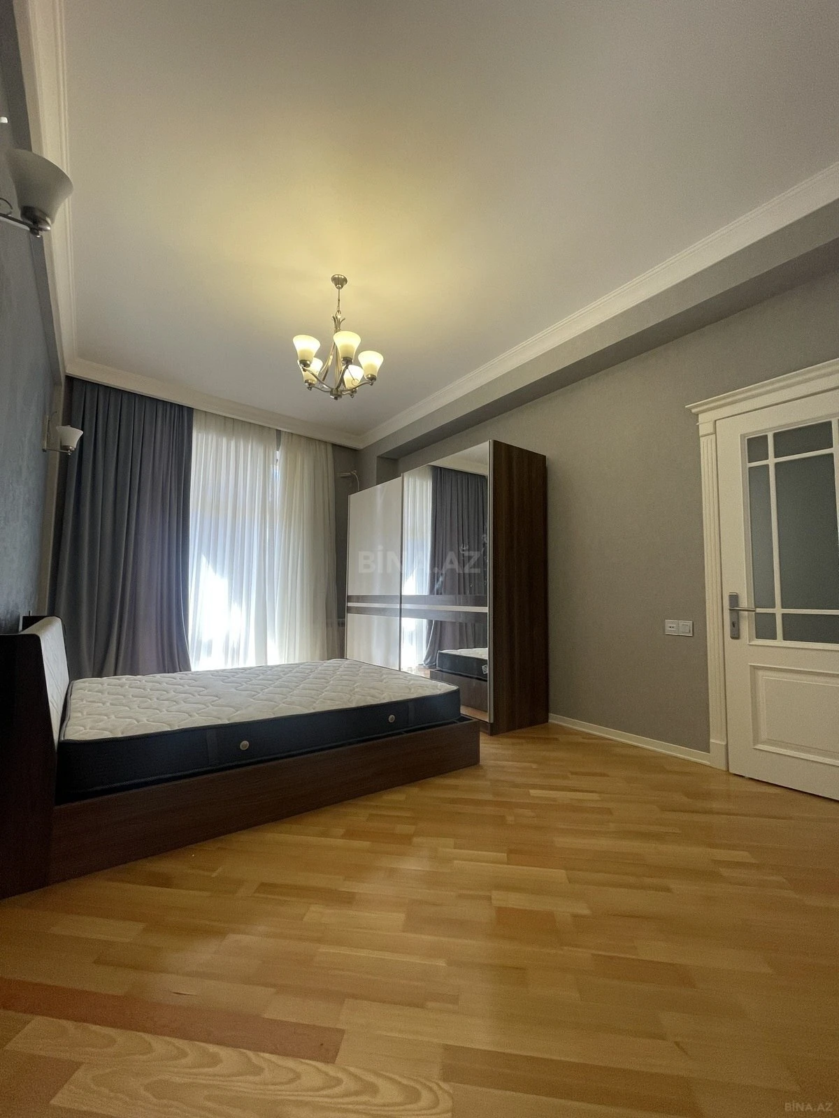 Kirayə verilir 3 otaqlı mənzil 155 m²