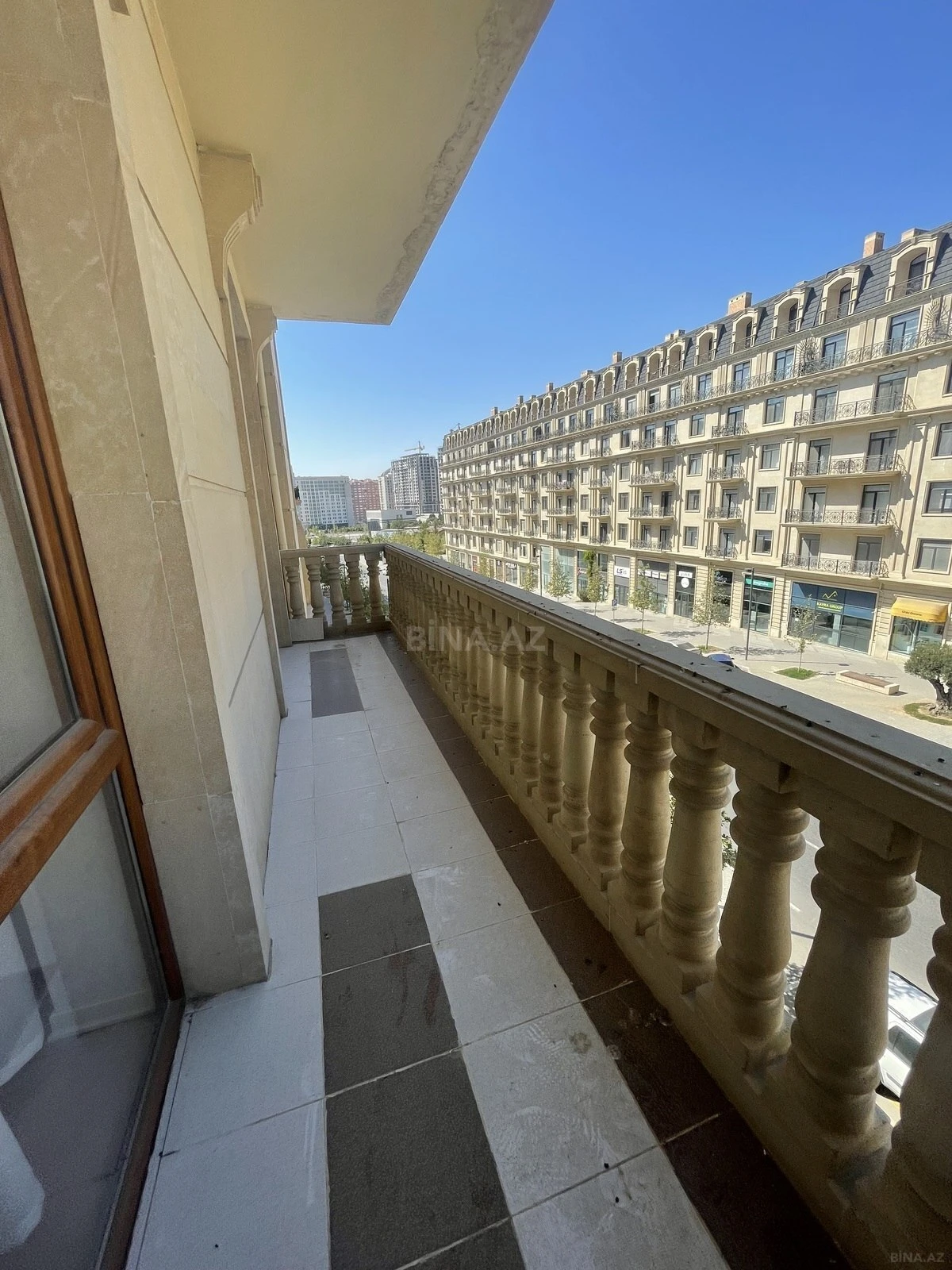 Kirayə verilir 3 otaqlı mənzil 155 m²