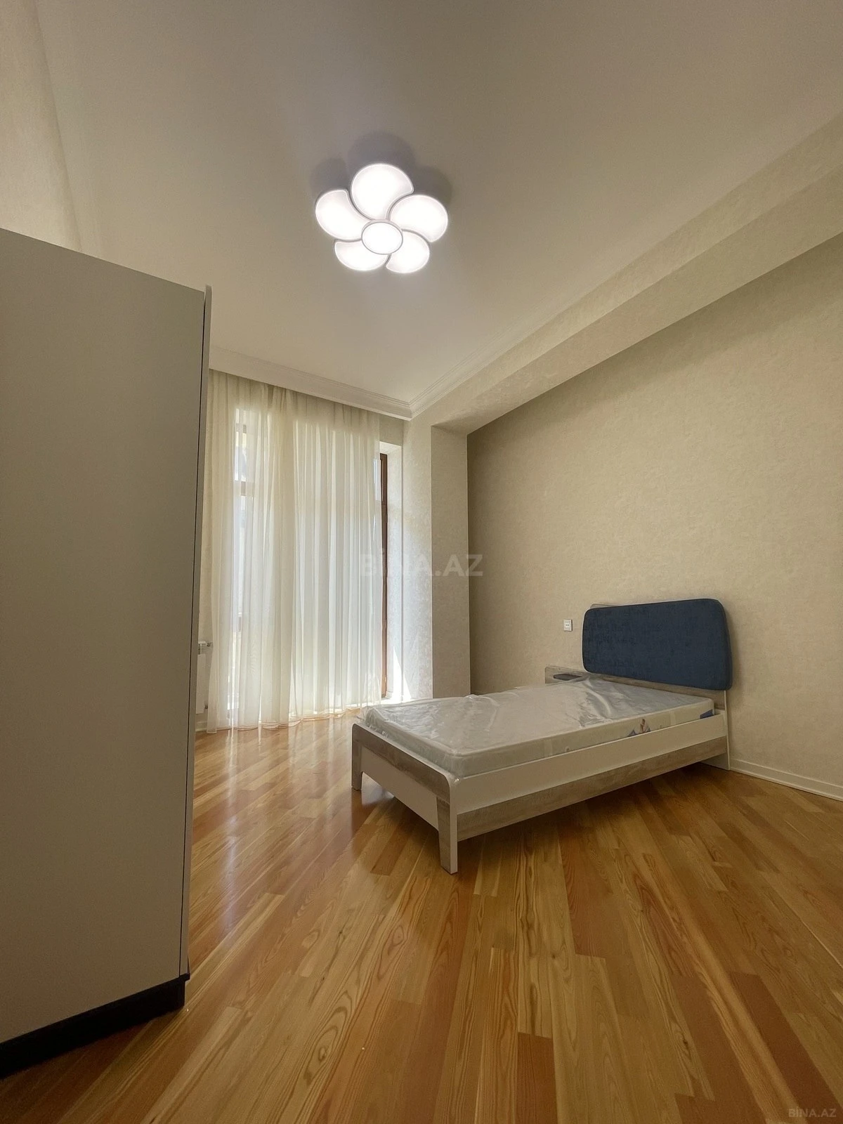 Kirayə verilir 3 otaqlı mənzil 155 m²