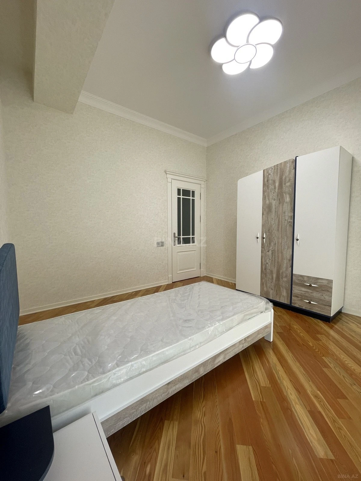 Kirayə verilir 3 otaqlı mənzil 155 m²