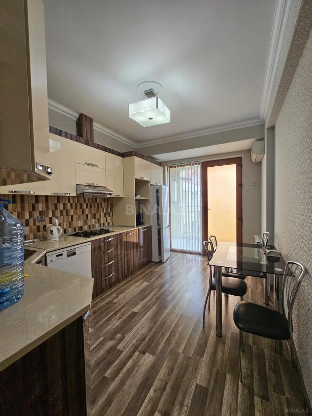 Kirayə verilir 2 otaqlı mənzil 92 m²