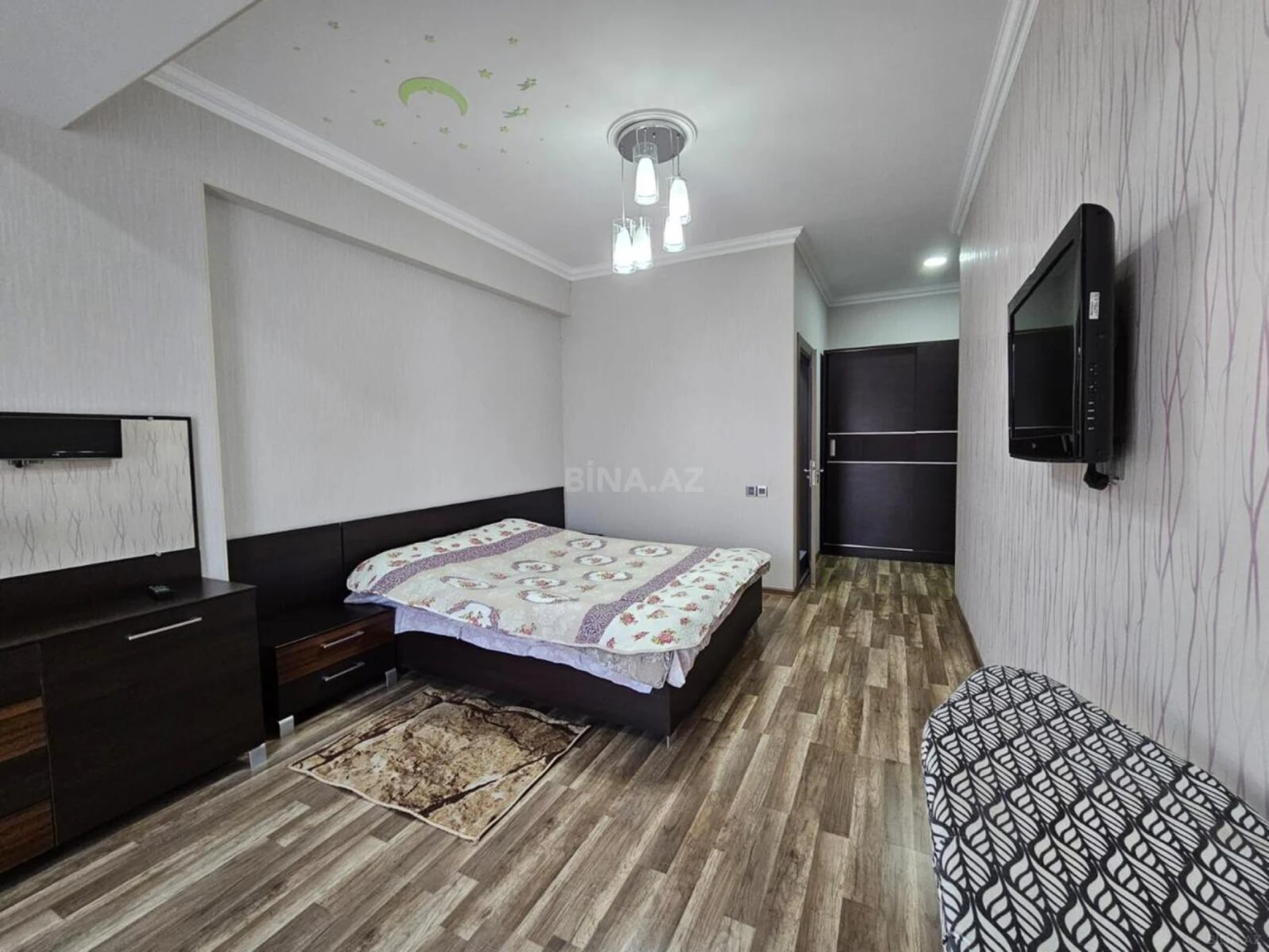 Kirayə verilir 2 otaqlı mənzil 92 m²