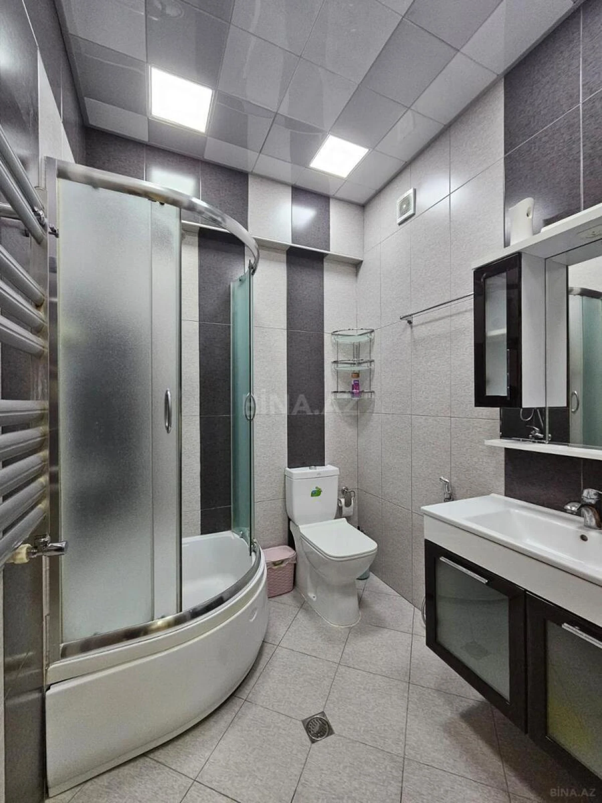 Kirayə verilir 2 otaqlı mənzil 92 m²
