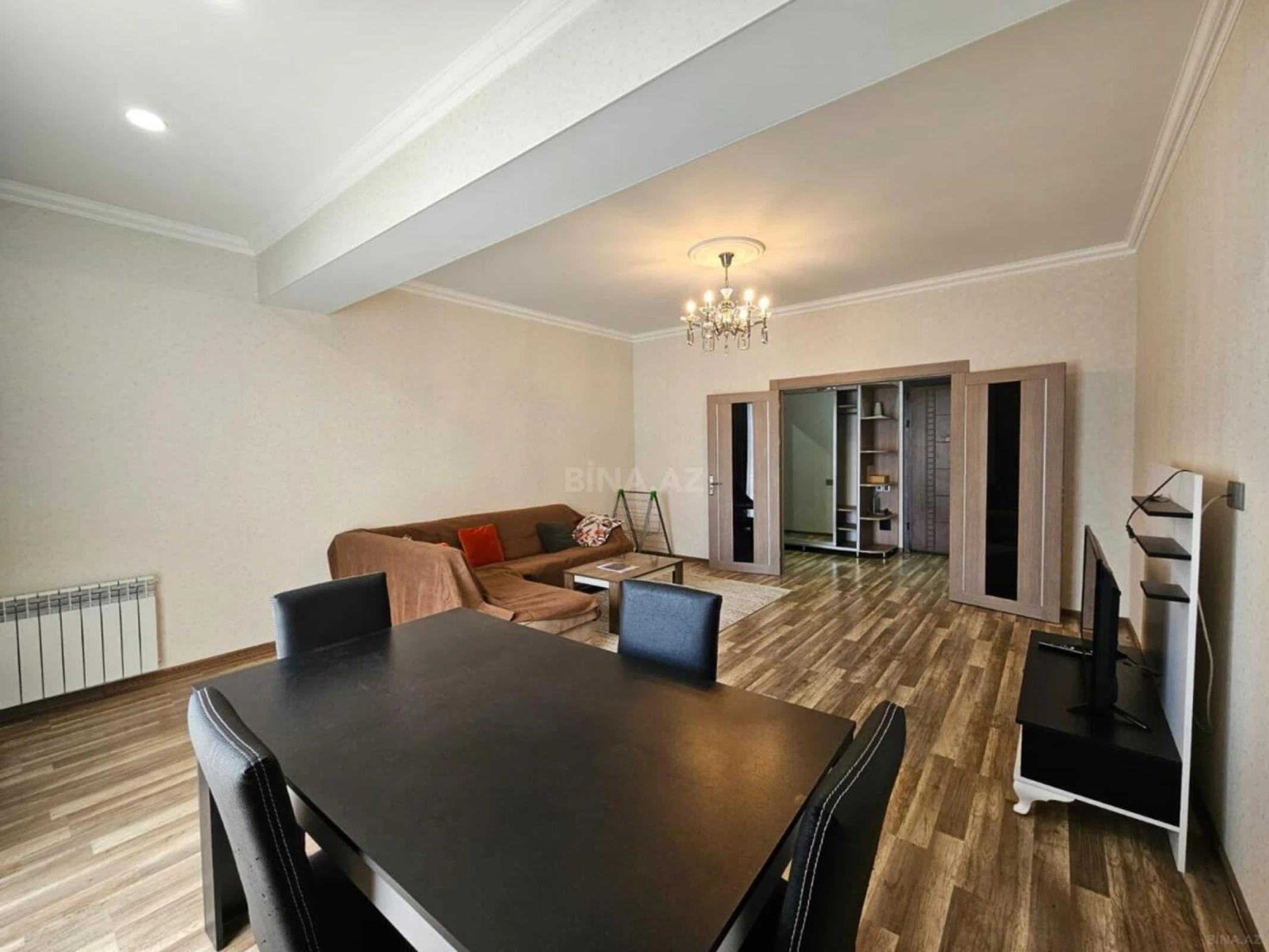 Kirayə verilir 2 otaqlı mənzil 92 m²