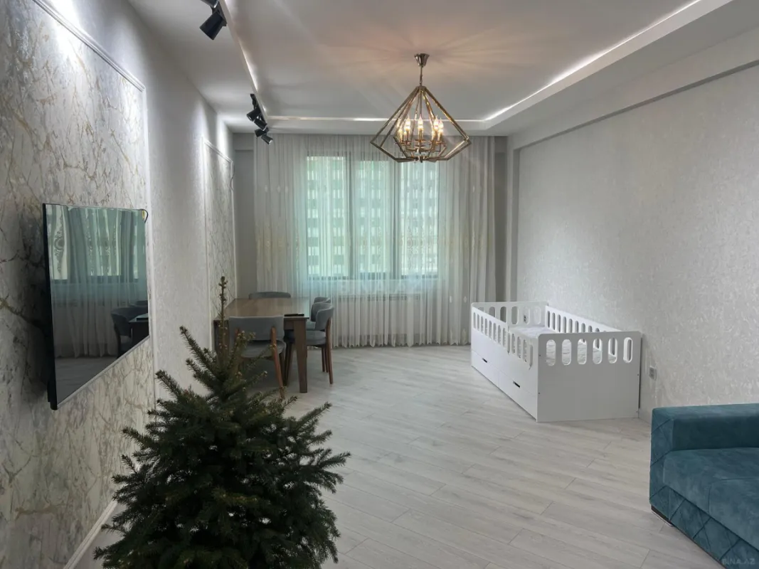 Kirayə verilir 2 otaqlı mənzil 93 m²