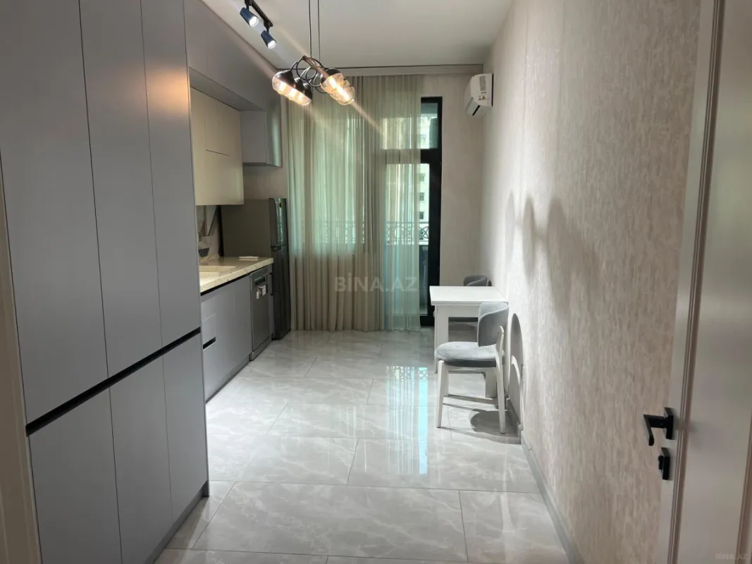 Kirayə verilir 2 otaqlı mənzil 93 m²