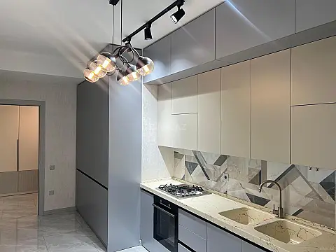 Kirayə verilir 2 otaqlı mənzil 93 m²