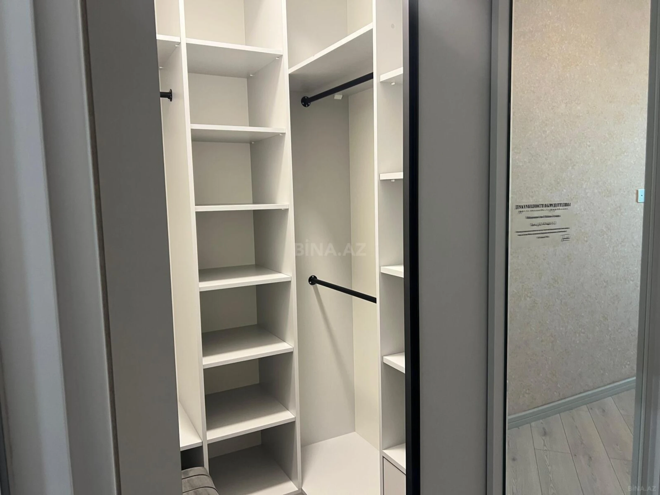 Kirayə verilir 2 otaqlı mənzil 93 m²