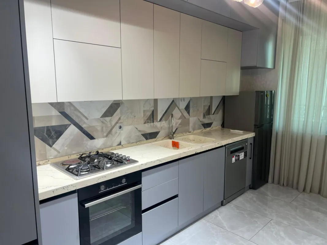 Kirayə verilir 2 otaqlı mənzil 93 m²