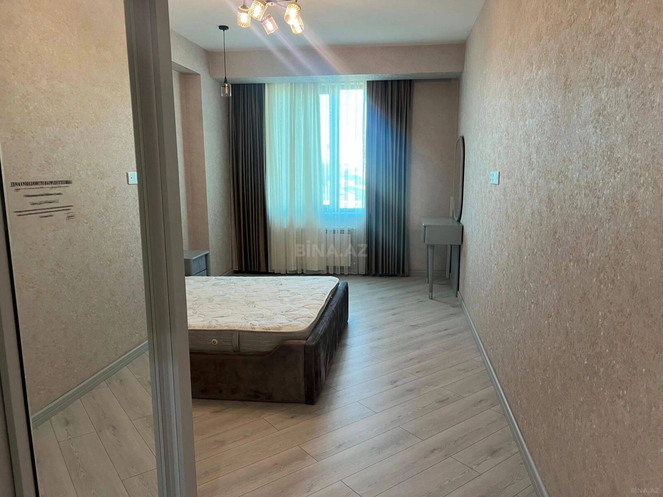 Kirayə verilir 2 otaqlı mənzil 93 m²