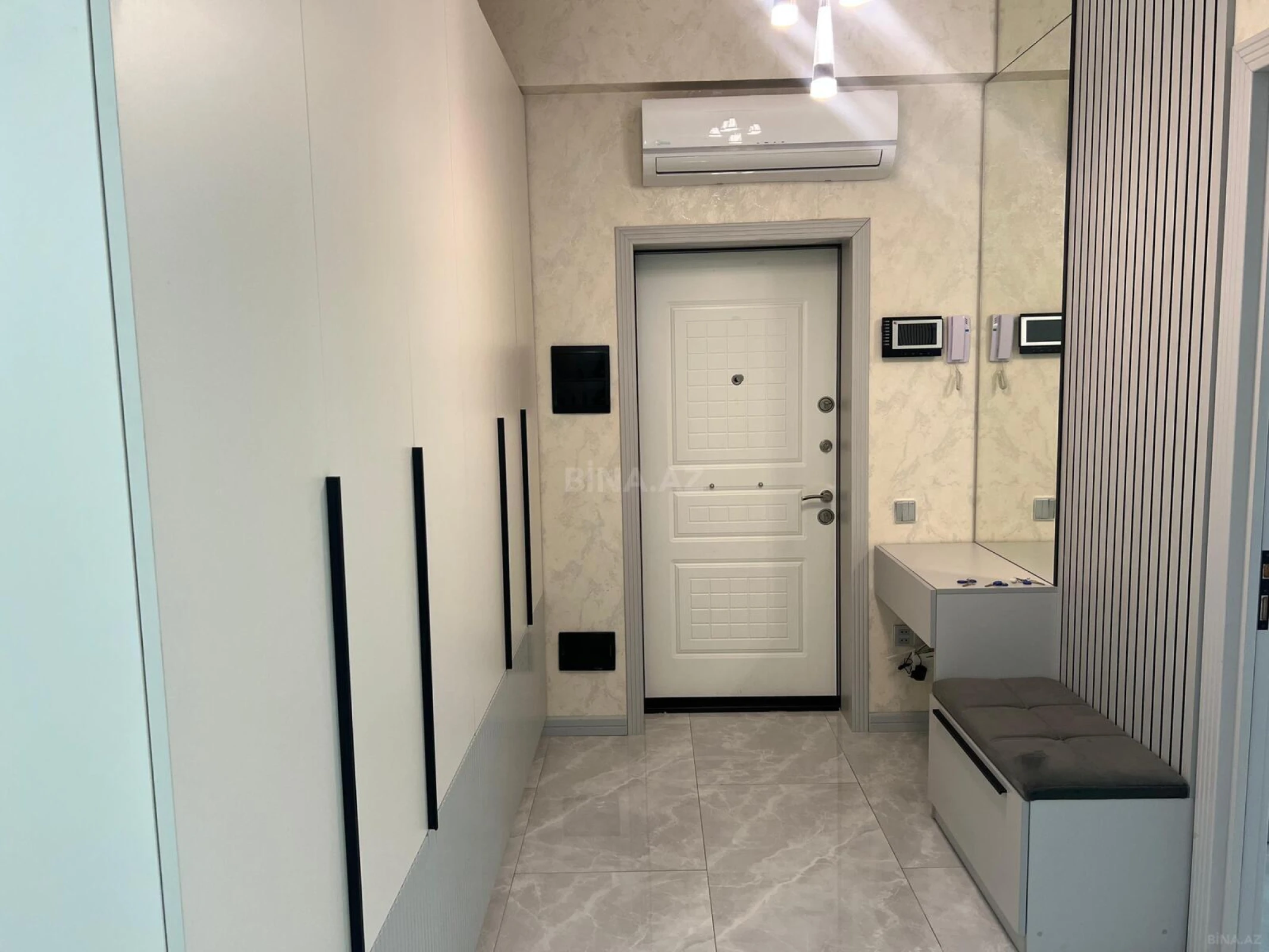 Kirayə verilir 2 otaqlı mənzil 93 m²