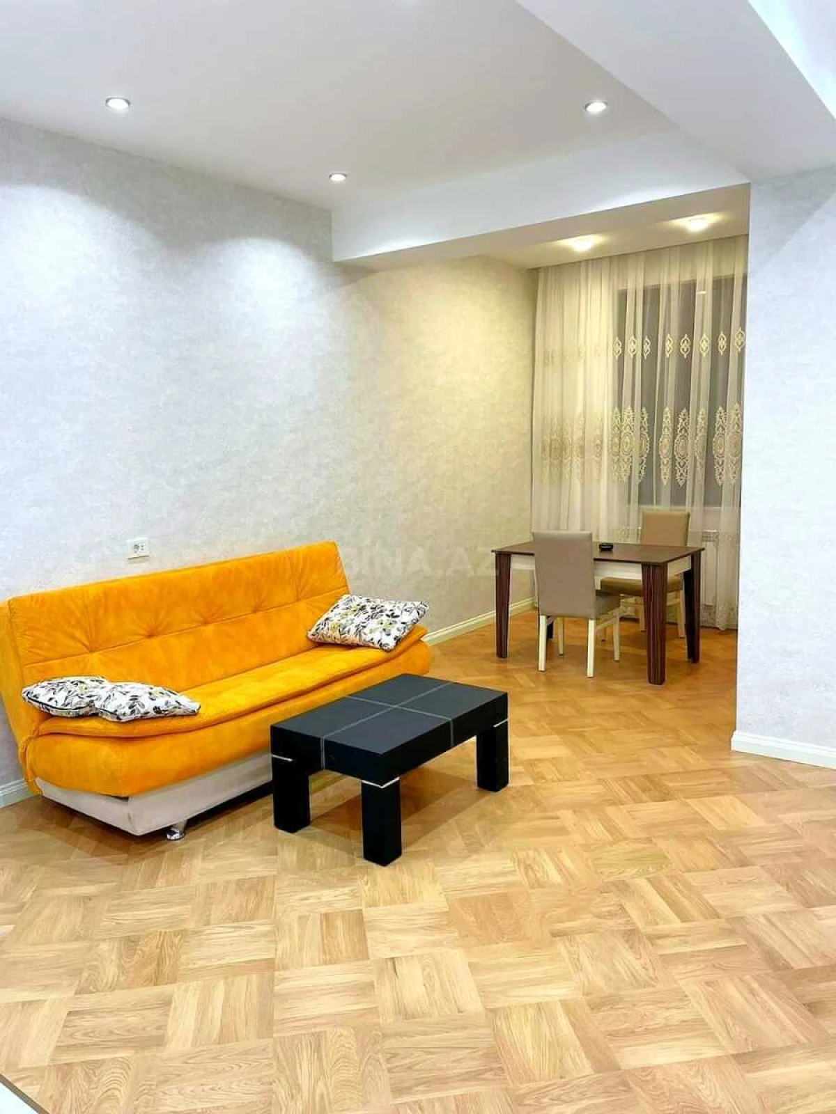Satılır 2 otaqlı mənzil 70.5 m²
