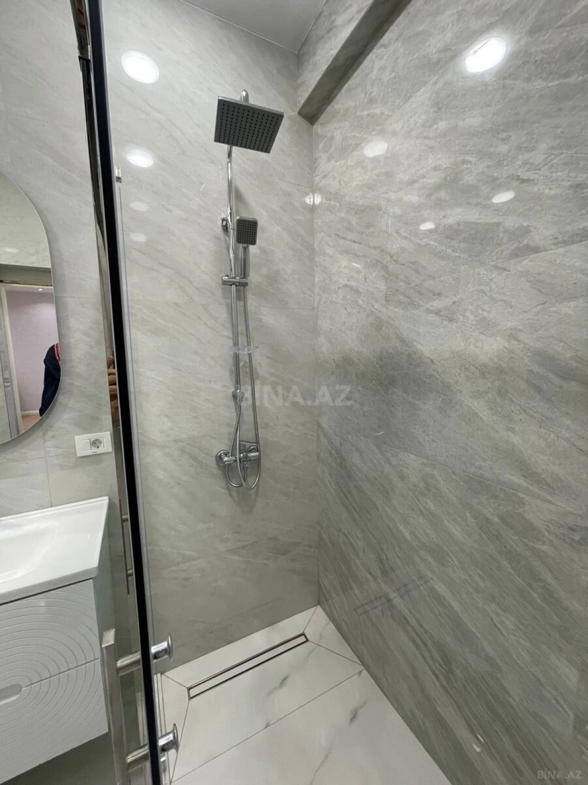 Satılır 2 otaqlı mənzil 70.5 m²