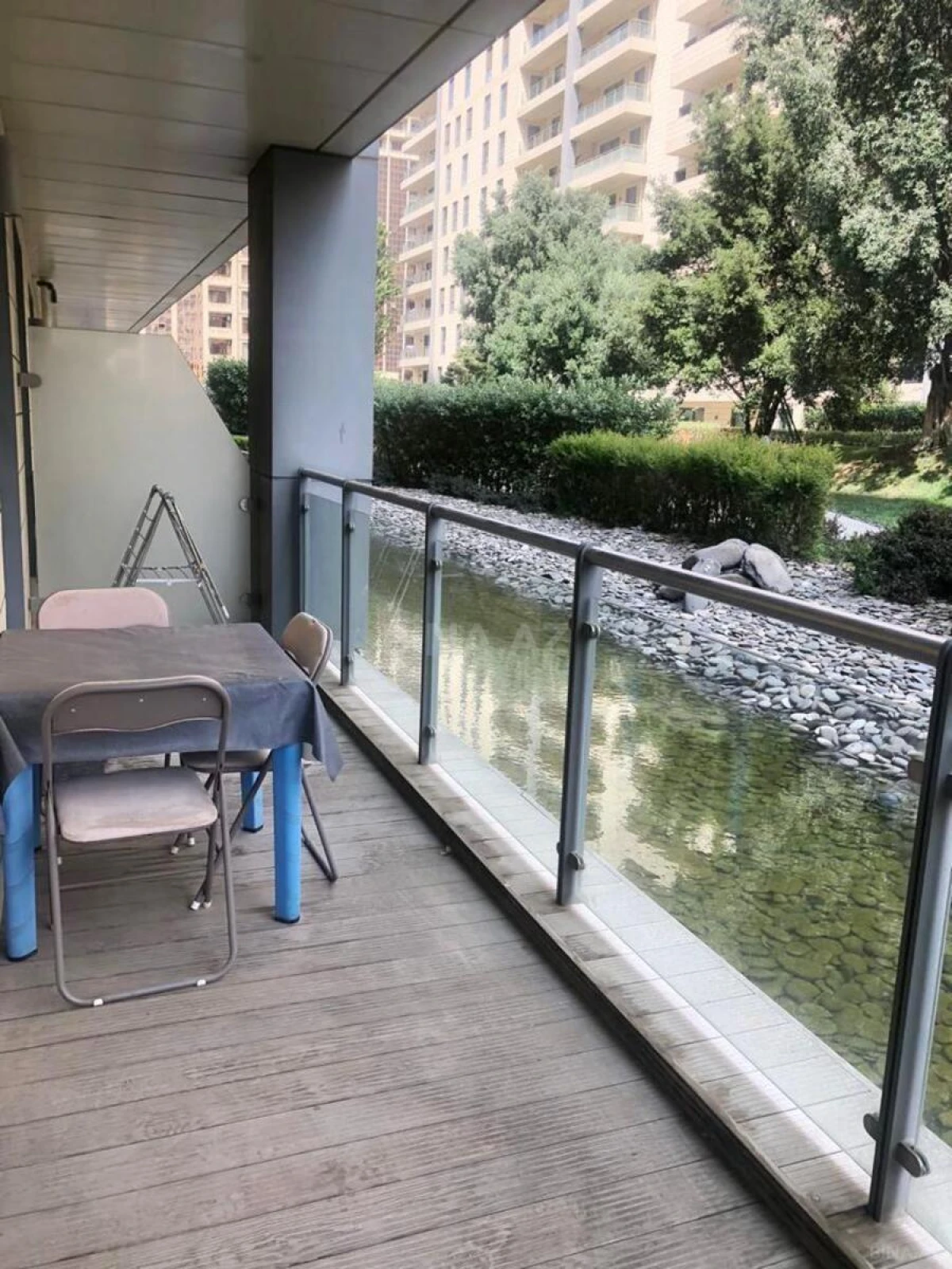 Kirayə verilir 2 otaqlı mənzil 90 m²