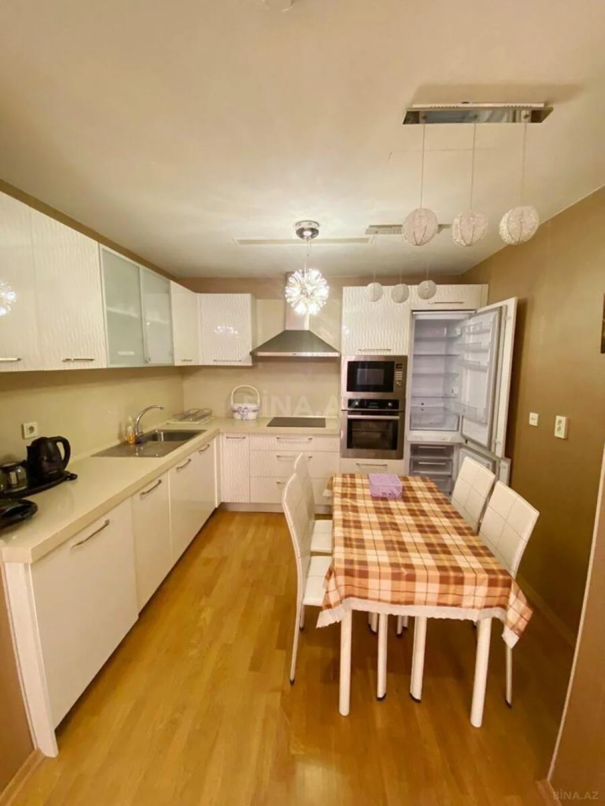 Kirayə verilir 2 otaqlı mənzil 90 m²